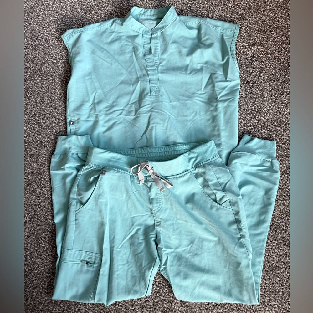 Figs seaglass scrub set, fits size Medium